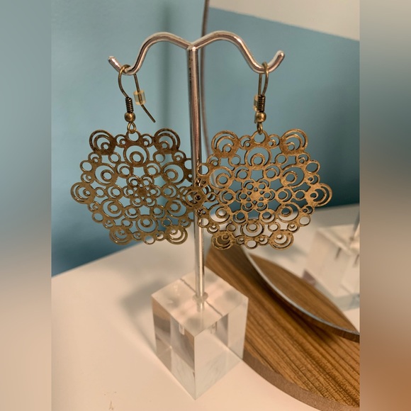 Light weight earrings - Picture 7 of 9